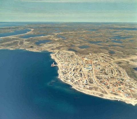 Vé máy bay từ Hồ Chí Minh đến Thành phố Cambridge Bay